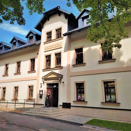 Hotel Poutni Dum Králíky エクステリア 写真