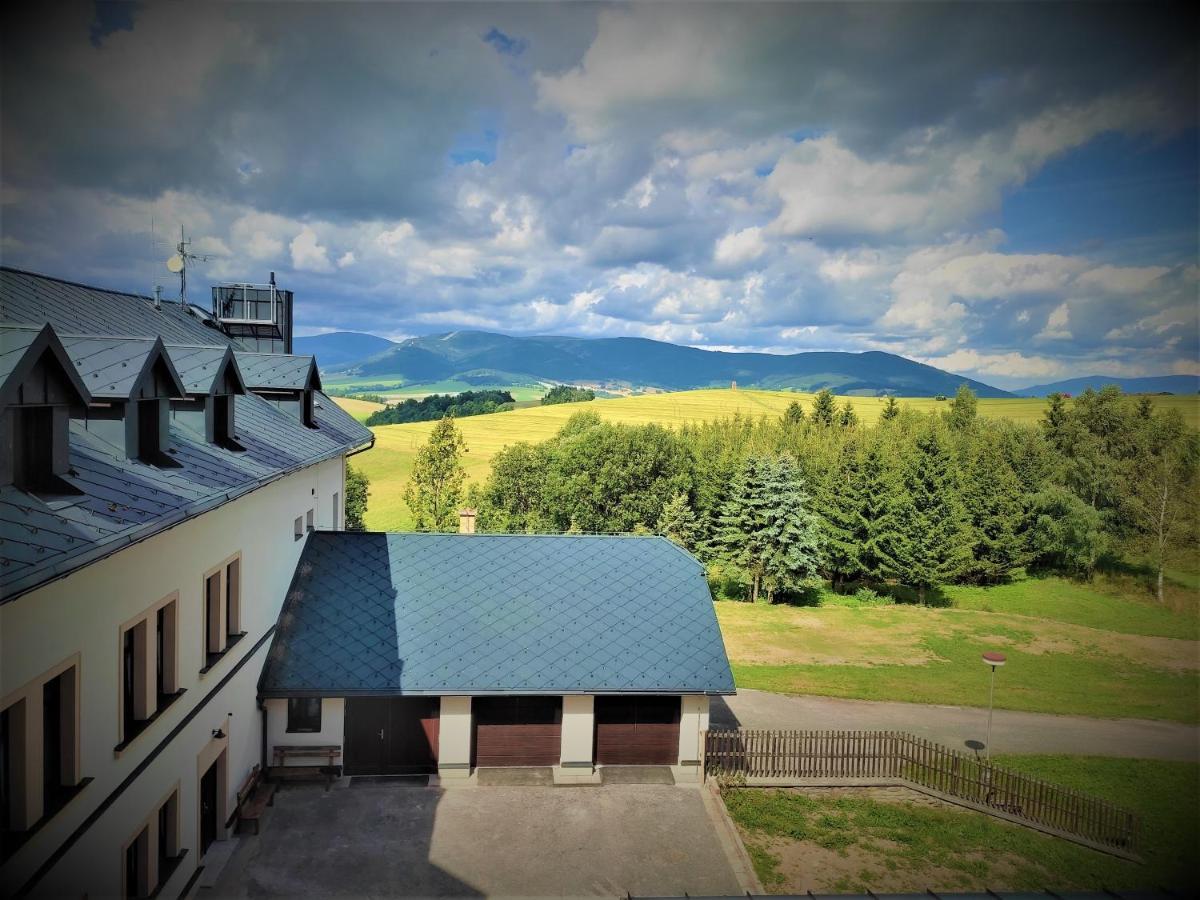 Hotel Poutni Dum Králíky エクステリア 写真