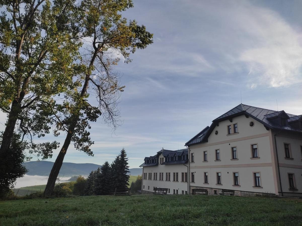 Hotel Poutni Dum Králíky エクステリア 写真