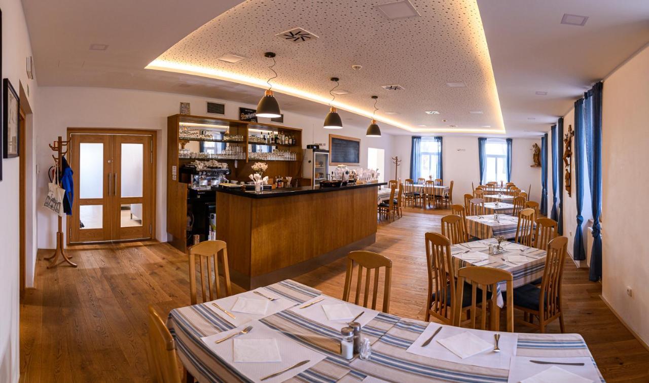 Hotel Poutni Dum Králíky エクステリア 写真