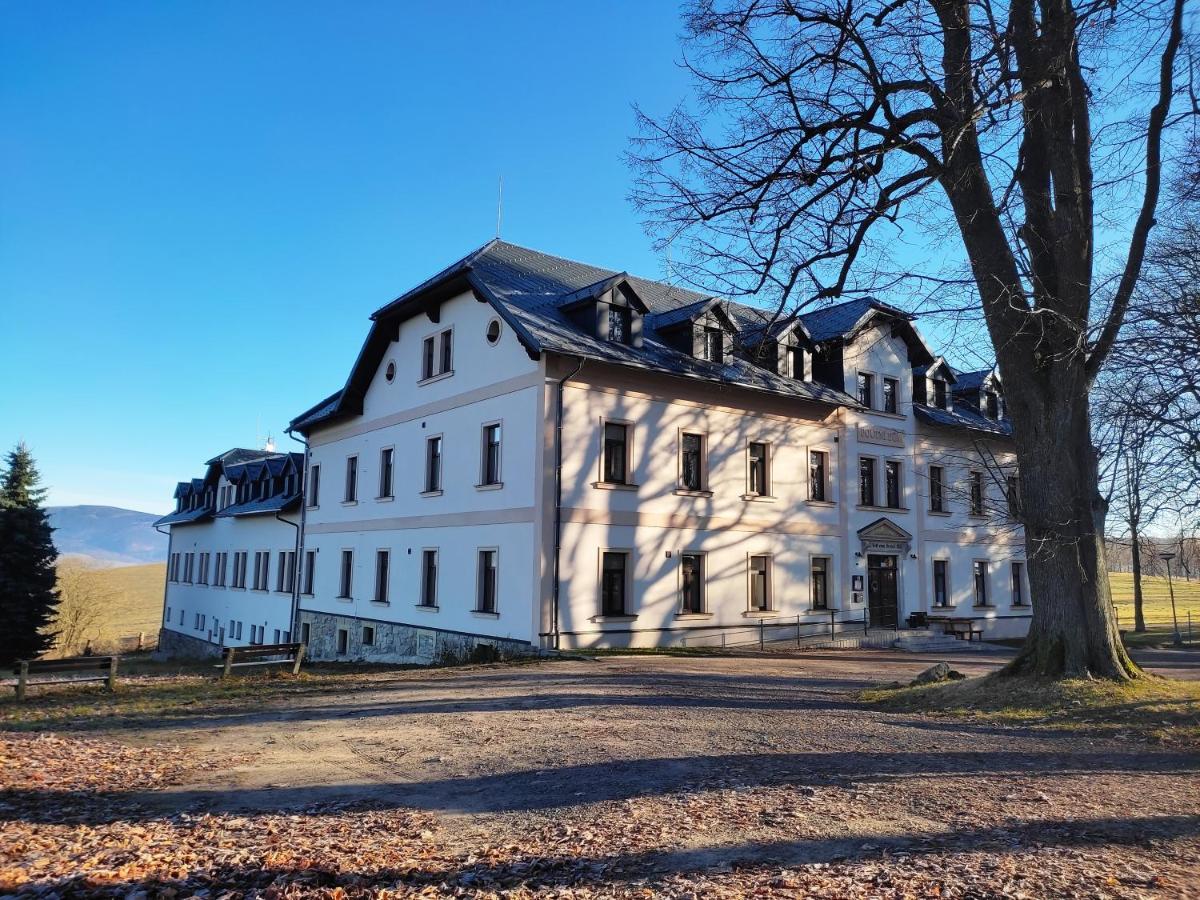 Hotel Poutni Dum Králíky エクステリア 写真