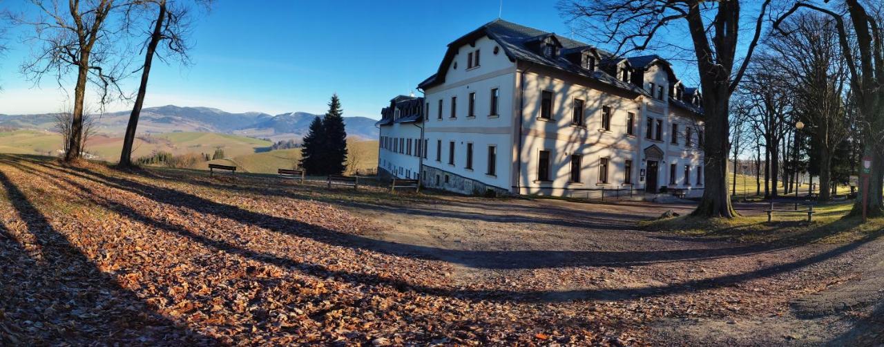 Hotel Poutni Dum Králíky エクステリア 写真