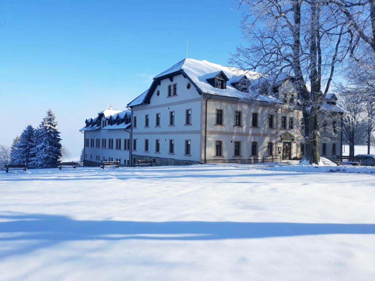 Hotel Poutni Dum Králíky エクステリア 写真