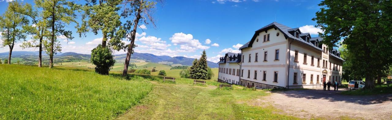 Hotel Poutni Dum Králíky エクステリア 写真