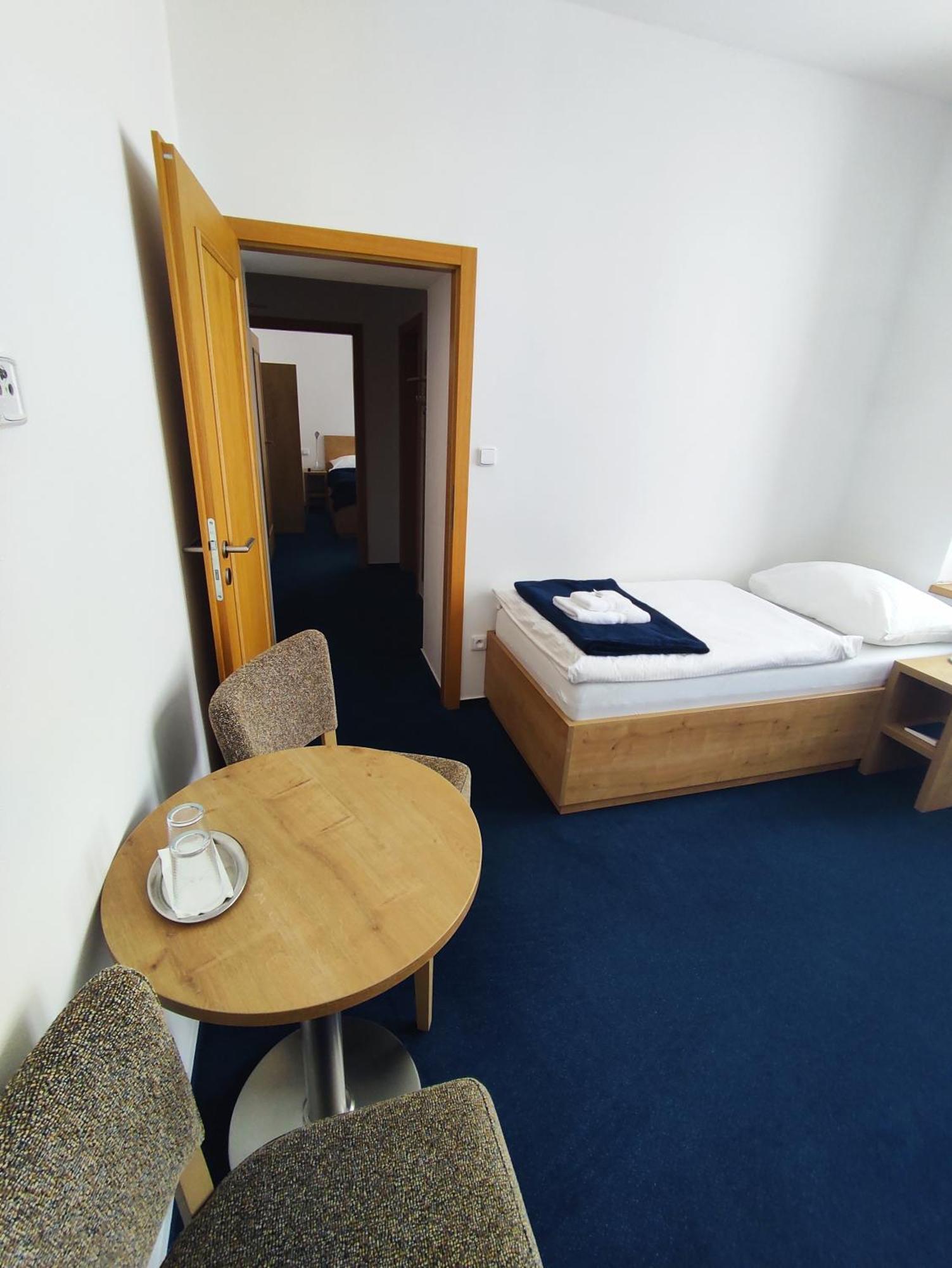 Hotel Poutni Dum Králíky エクステリア 写真
