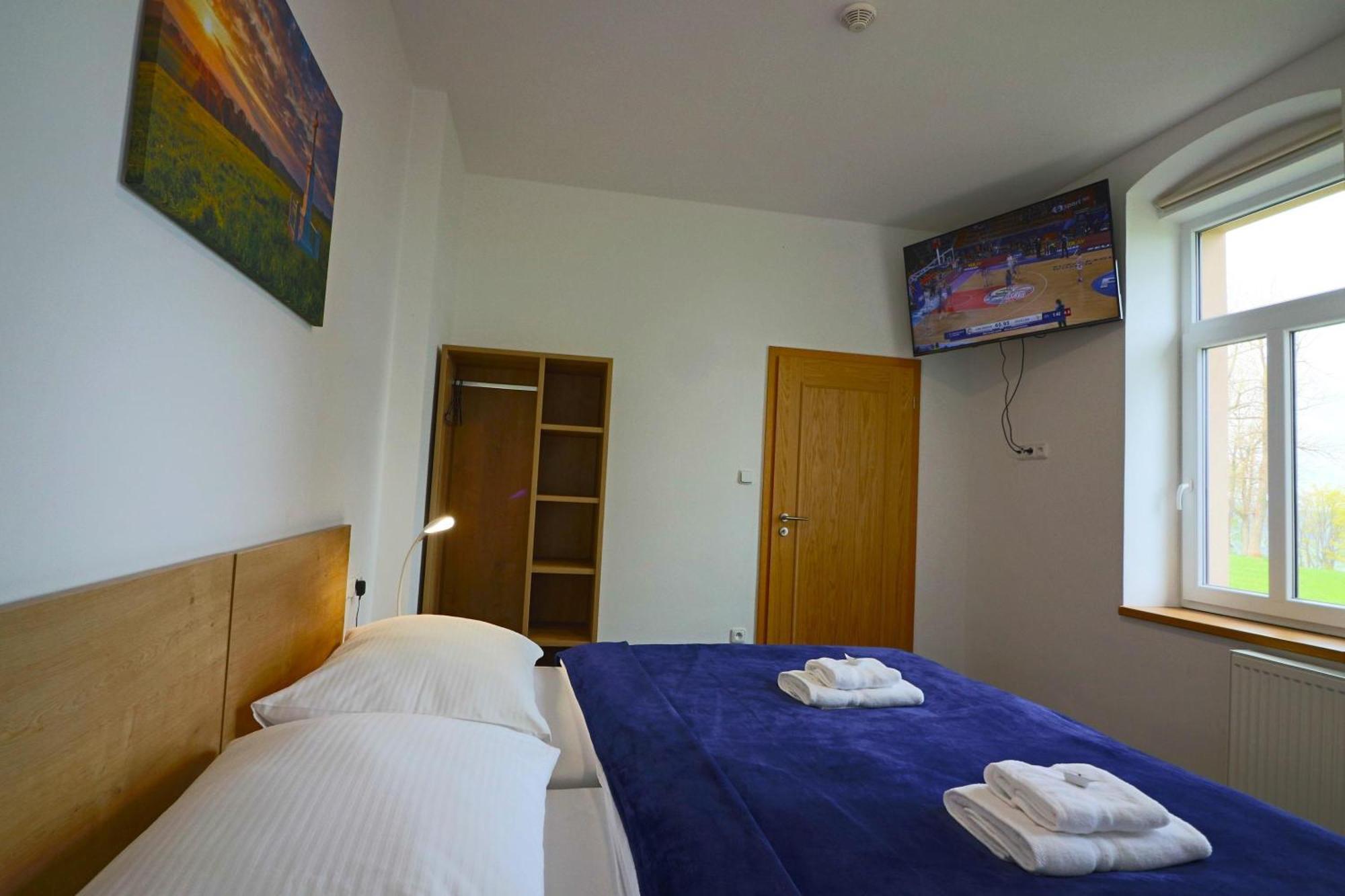 Hotel Poutni Dum Králíky エクステリア 写真
